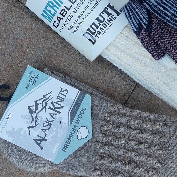 Bundle Smartwool Mittens Duluth Trading Co Farm to Feet Alaska Socks Merino Wool - Picture 13 of 16